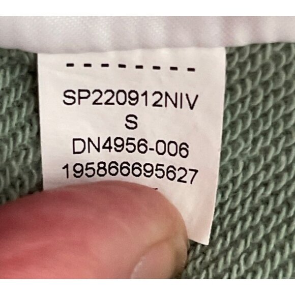 Nike NSW Fleece Tech‎ Shorts Green Women S Standard Fit Roll Up Pockets DN4956 - Picture 12 of 13